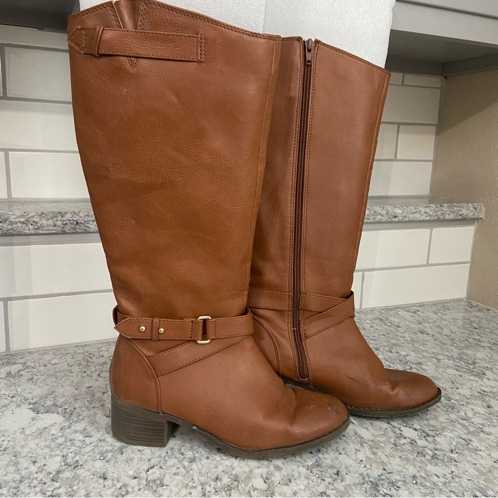 Chestnut Women’s Boots Size 8 Old Navy
